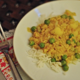 Yellow Lentils with Cauliflower and Peas